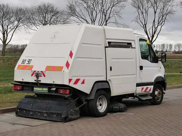 Renault Mascott 120 -35 SWEEPER Image 3