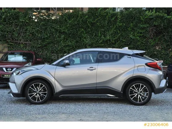 Toyota C-HR 1.8 Hybrid Dynamic Image 1